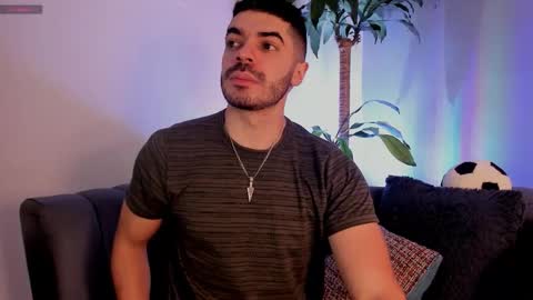 Snapshot of axelthompsom chatting on 12/16/25, 11:59 Axel Thompsom online show from 12/16/25, 11:59