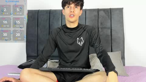 Snapshot of axxxel_twink chatting on 04/02/26, 01:47 Axxxel online show from 04/02/26, 01:47