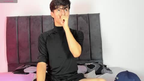 Snapshot of axxxel_twink chatting on 04/16/26, 01:50 Axxxel online show from 04/16/26, 01:50