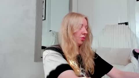 SundyRose online show from 06/09/26, 06:03