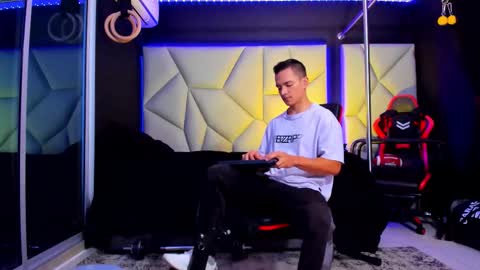 Ayden Miller online show from 11/26/25, 01:45