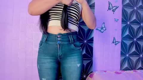 Snapshot of ayheleen_sexygirl3 chatting on 10/29/25, 07:04 Mariana online show from 10/29/25, 07:04