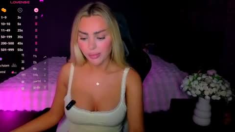  Ayla Demir  online show from 06/12/26, 08:08