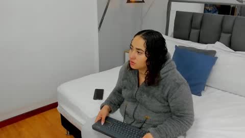 Ayla online show from 01/06/25, 12:05