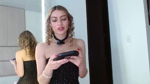 Snapshot of ayleen_m chatting on 02/01/26, 01:42 AYLEEN online show from 02/01/26, 01:42