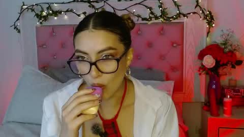 Snapshot of ayleen_m chatting on 05/08/26, 05:35 AYLEEN online show from 05/08/26, 05:35
