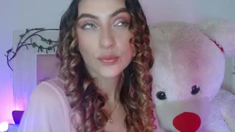 Snapshot of ayleen_m chatting on 05/26/26, 01:45 AYLEEN online show from 05/26/26, 01:45