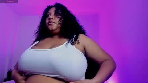 Snapshot of ayliinn_ chatting on 10/14/25, 04:02 Ayliinn online show from 10/14/25, 04:02