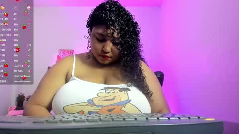 Snapshot of ayliinn_ chatting on 10/17/25, 02:37 Ayliinn online show from 10/17/25, 02:37