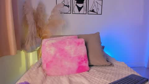 Snapshot of aylinz chatting on 04/04/26, 12:24 Alish online show from 04/04/26, 12:24