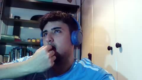 Snapshot of aymimadrdelbich0 chatting on 03/01/25, 01:22 ApoloArt online show from 03/01/25, 01:22