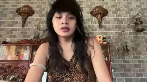 Snapshot of aymkyline chatting on 11/21/25, 02:10 aymkyline online show from 11/21/25, 02:10