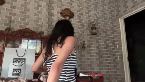 Snapshot of aymkyline chatting on 11/23/25, 01:49 aymkyline online show from 11/23/25, 01:49