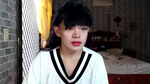 Snapshot of aymkyline chatting on 12/15/25, 02:05 aymkyline online show from 12/15/25, 02:05