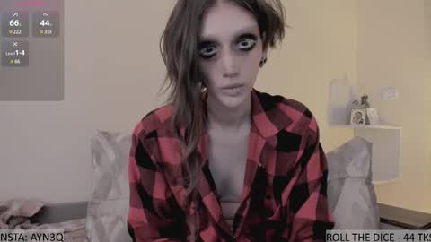 Snapshot of ayn3q chatting on 09/28/25, 04:56 AYNEK fansly online show from 09/28/25, 04:56