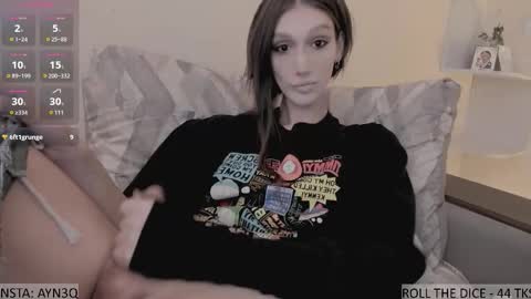 Snapshot of ayn3q chatting on 10/13/25, 10:10 AYNEK fansly online show from 10/13/25, 10:10