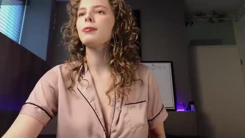 Snapshot of ayreenmoore chatting on 02/08/26, 02:09 Ayreen Moore online show from 02/08/26, 02:09