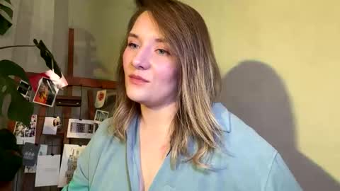 Snapshot of ayrix chatting on 10/25/25, 09:09 ayrix online show from 10/25/25, 09:09