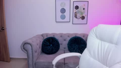 ayshel_cooperr online show from 10/24/25, 04:31