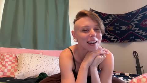 Snapshot of azeraika chatting on 11/19/25, 06:52 Azerai online show from 11/19/25, 06:52