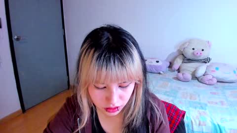 Azu Moure online show from 12/06/24, 04:36