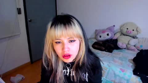 Azu Moure online show from 12/12/24, 02:26