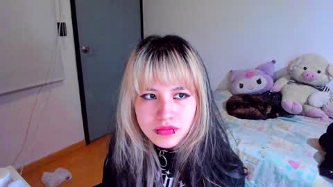 Azu Moure online show from 12/12/24, 05:42