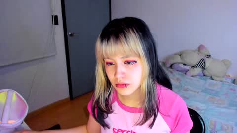 Azu Moure online show from 12/17/24, 03:50