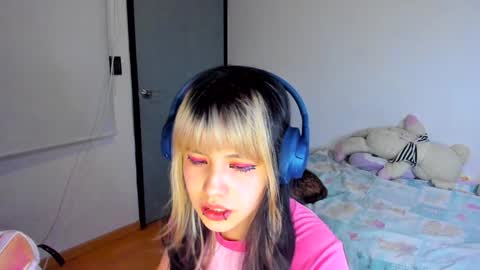 Azu Moure online show from 12/17/24, 07:07