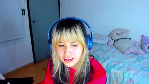 Azu Moure online show from 12/24/24, 04:22