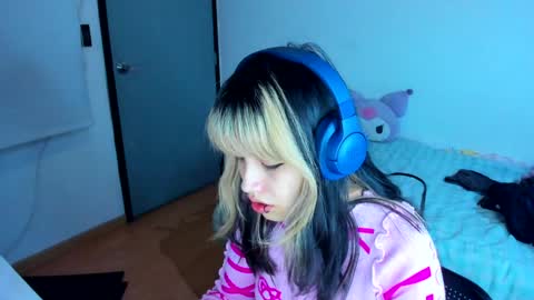 Azu Moure online show from 12/27/24, 05:42