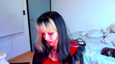Azu Moure online show from 12/30/24, 12:54