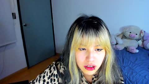 Azu Moure online show from 01/04/25, 06:41