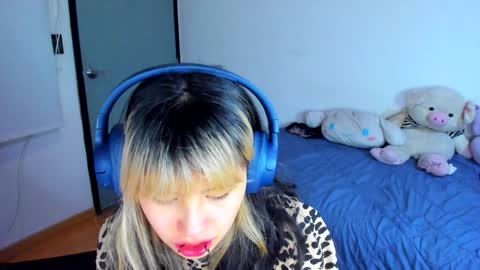 Azu Moure online show from 01/04/25, 09:43