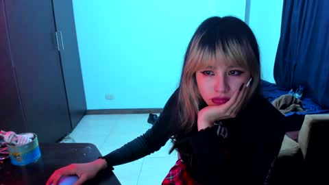 Azu Moure online show from 01/06/25, 01:31