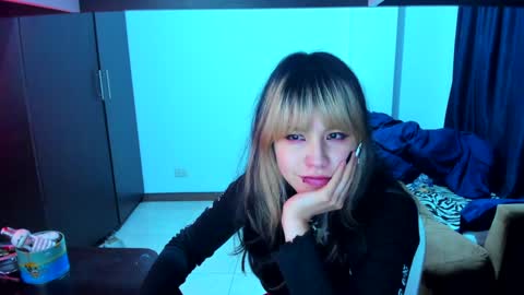 Azu Moure online show from 01/06/25, 04:47