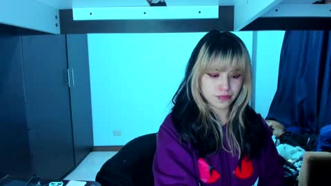 Azu Moure online show from 01/10/25, 06:31