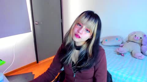 Azu Moure online show from 01/18/25, 03:59