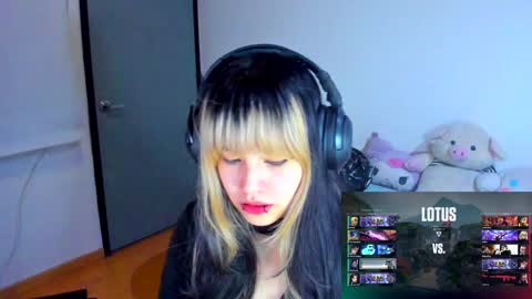 Azu Moure online show from 01/20/25, 08:30