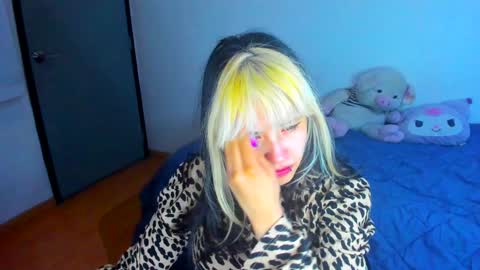 Azu Moure online show from 02/07/25, 07:40