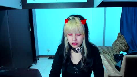 Azu Moure online show from 02/15/25, 08:22