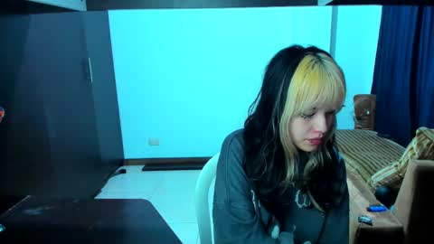 Azu Moure online show from 02/17/25, 07:15