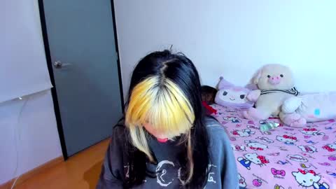 Azu Moure online show from 02/25/25, 08:25