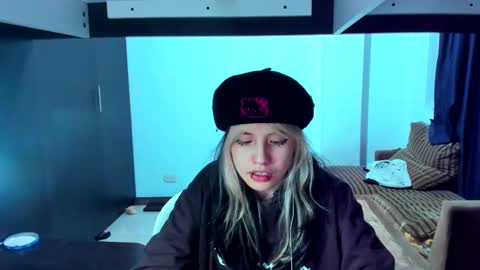 Azu Moure online show from 03/07/25, 10:24