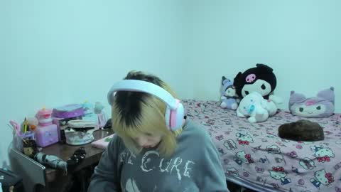 Azu Moure online show from 09/26/25, 04:49