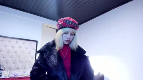 Azu Moure online show from 10/18/25, 02:47