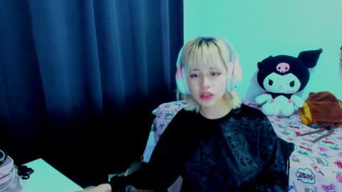 Azu Moure online show from 05/19/26, 04:19