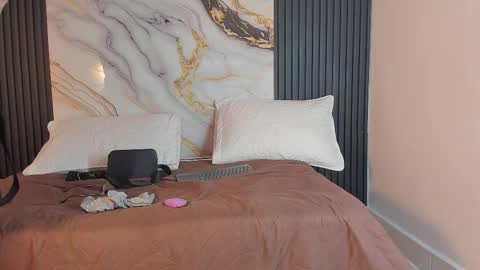 Snapshot of azul_honey chatting on 11/22/25, 10:25 HONEY AZUL online show from 11/22/25, 10:25