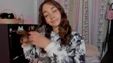 Snapshot of azumi_saan chatting on 07/10/26, 03:22 azumi saan online show from 07/10/26, 03:22