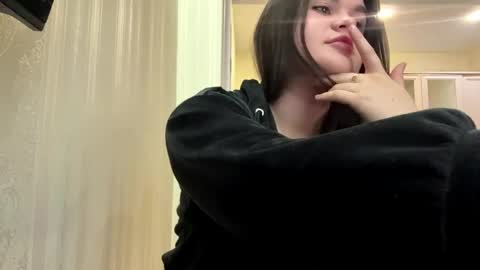 Elara online show from 04/17/26, 03:48
